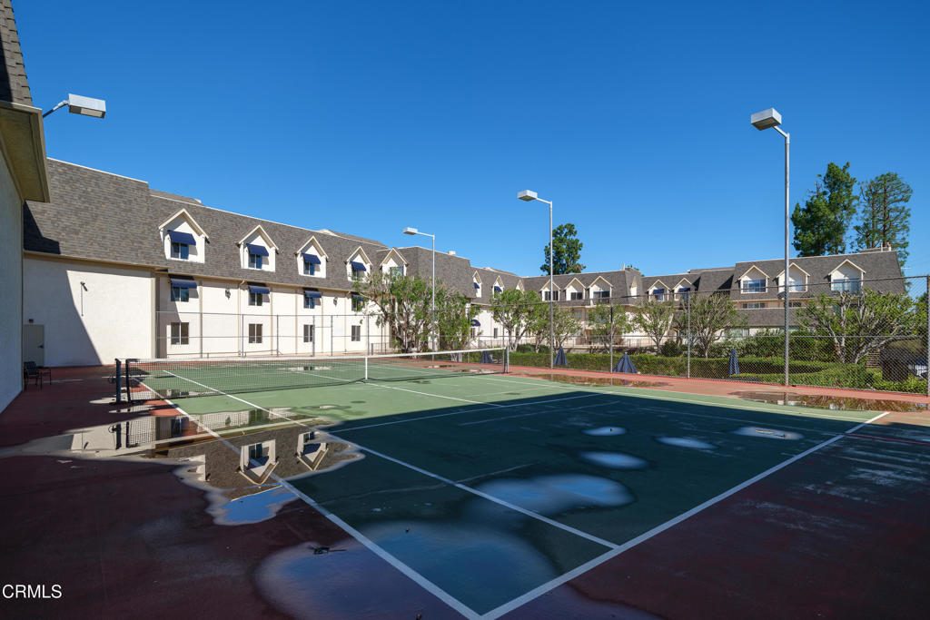 2385 Roscomare Road F8