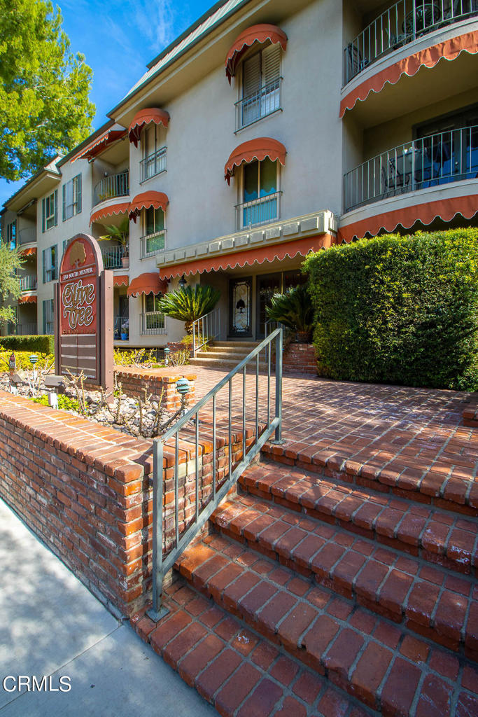 330 S Mentor Avenue 302