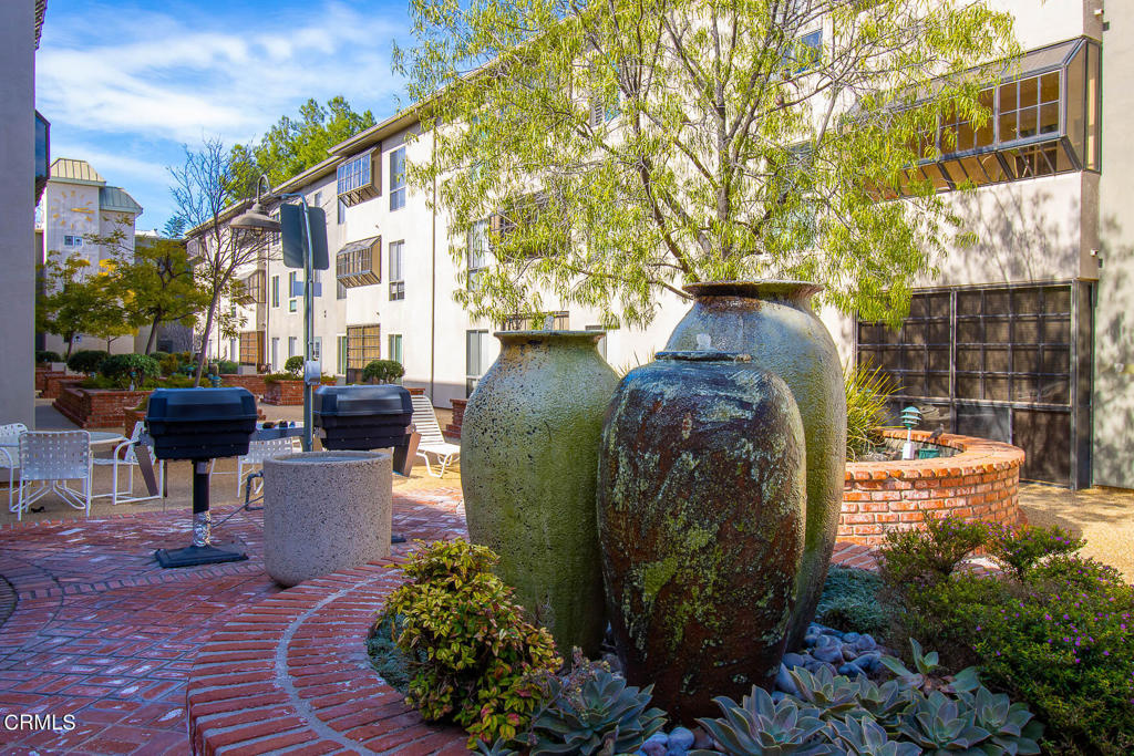 330 S Mentor Avenue 302