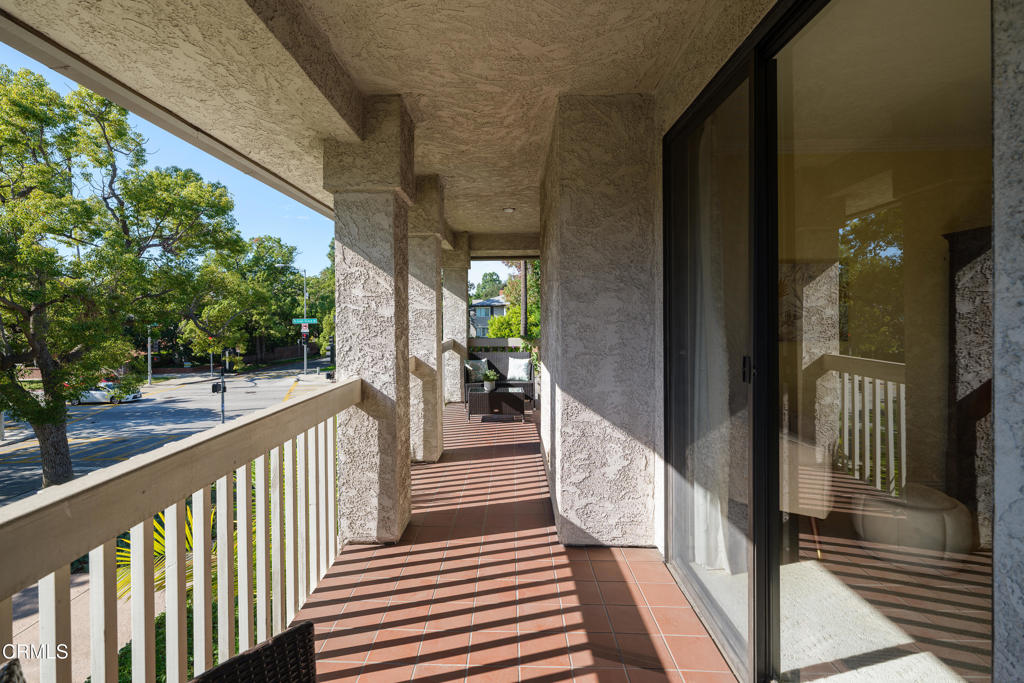 1068 S Orange Grove Boulevard