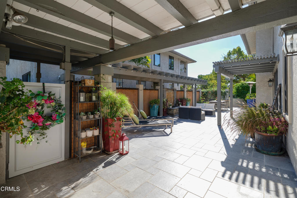 1068 S Orange Grove Boulevard