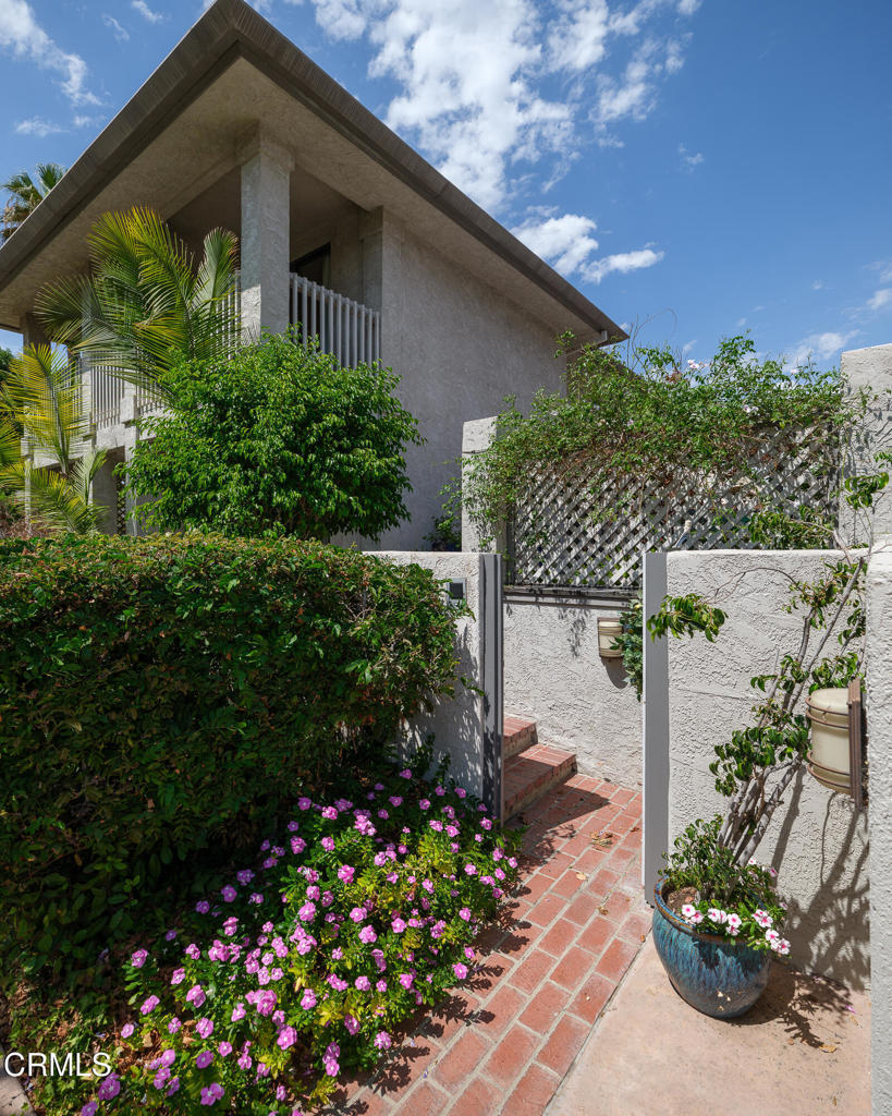 1068 S Orange Grove Boulevard