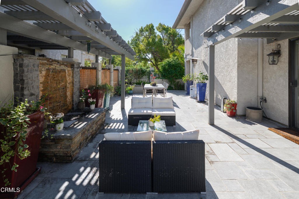 1068 S Orange Grove Boulevard