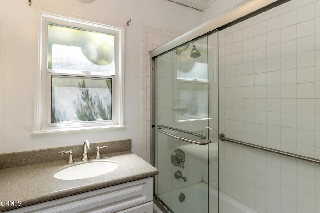 2058 Stratford Avenue