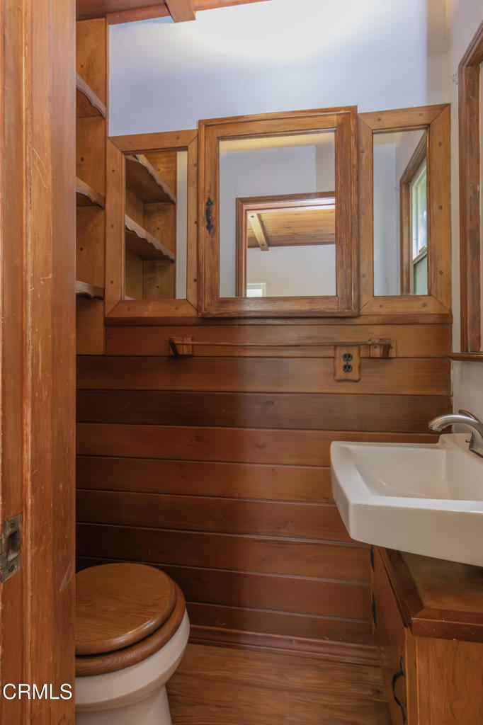 2058 Stratford Avenue