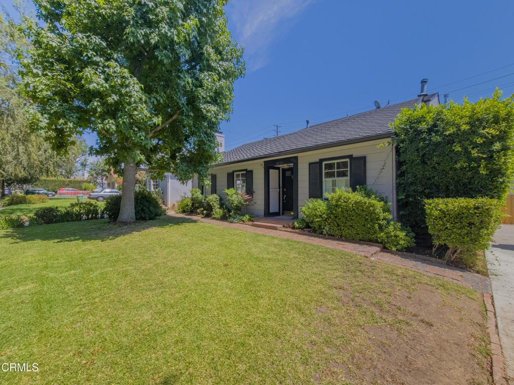 2058 Stratford Avenue