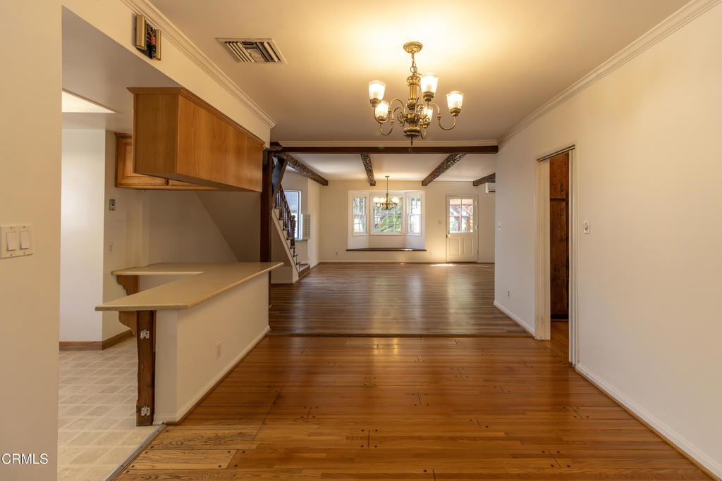 2058 Stratford Avenue