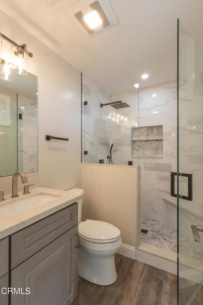 1720 E Linfield Street