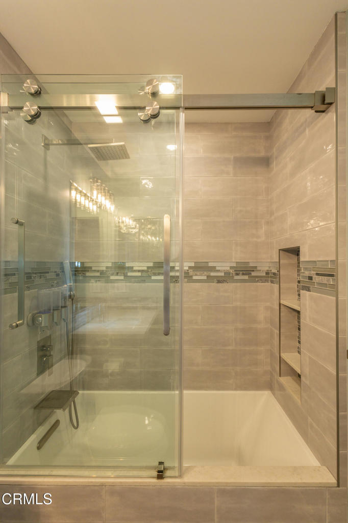 1720 E Linfield Street