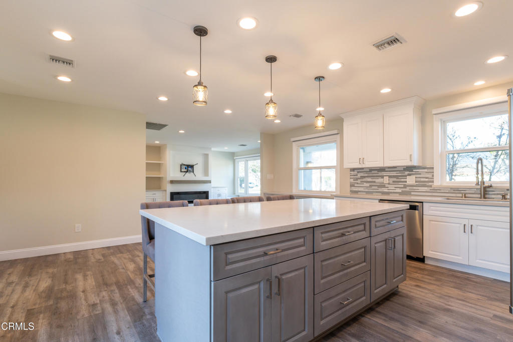 1720 E Linfield Street