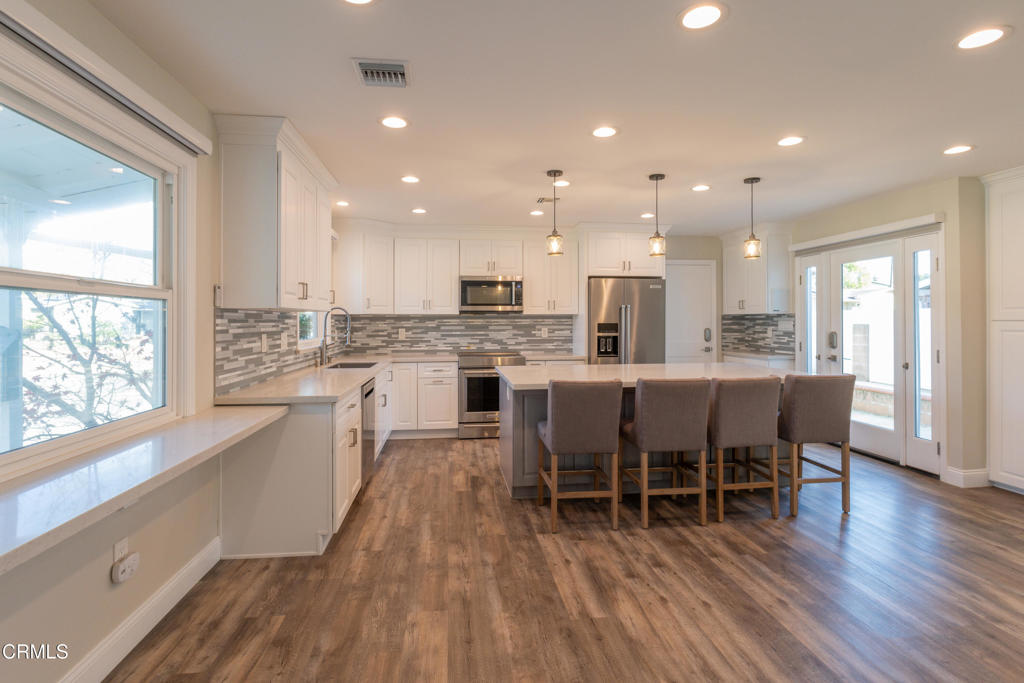 1720 E Linfield Street