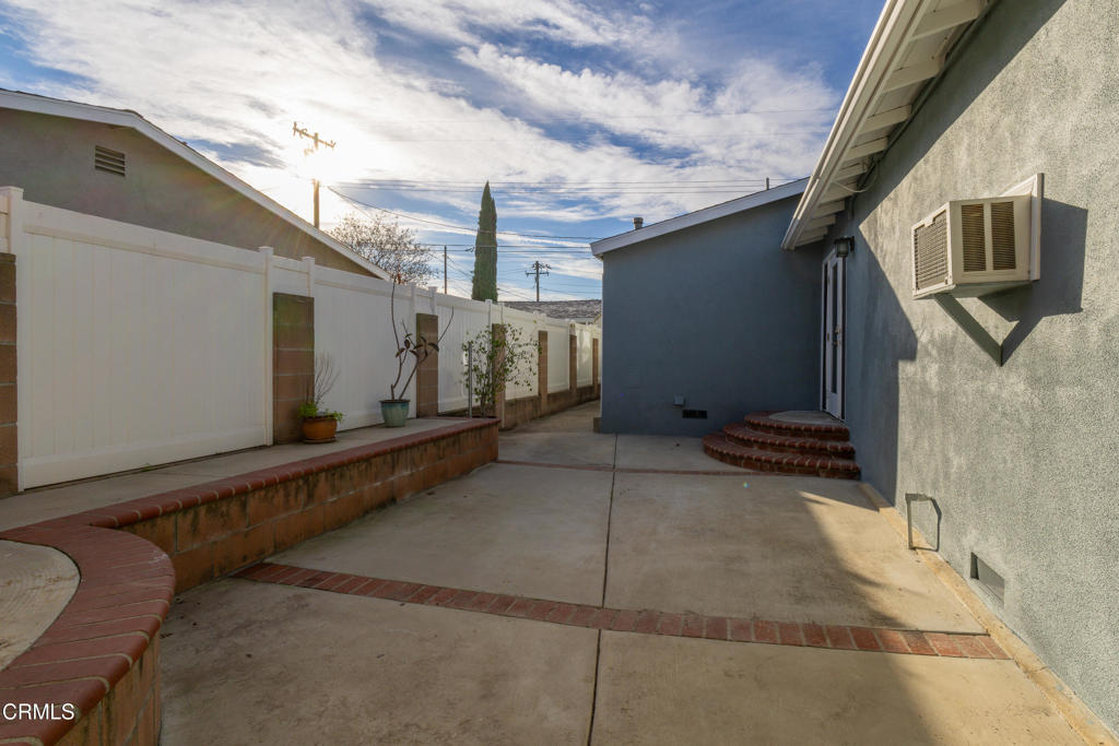 1720 E Linfield Street