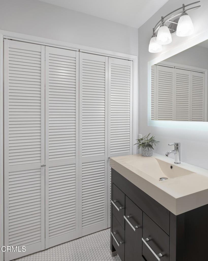 420 S Madison Avenue 203