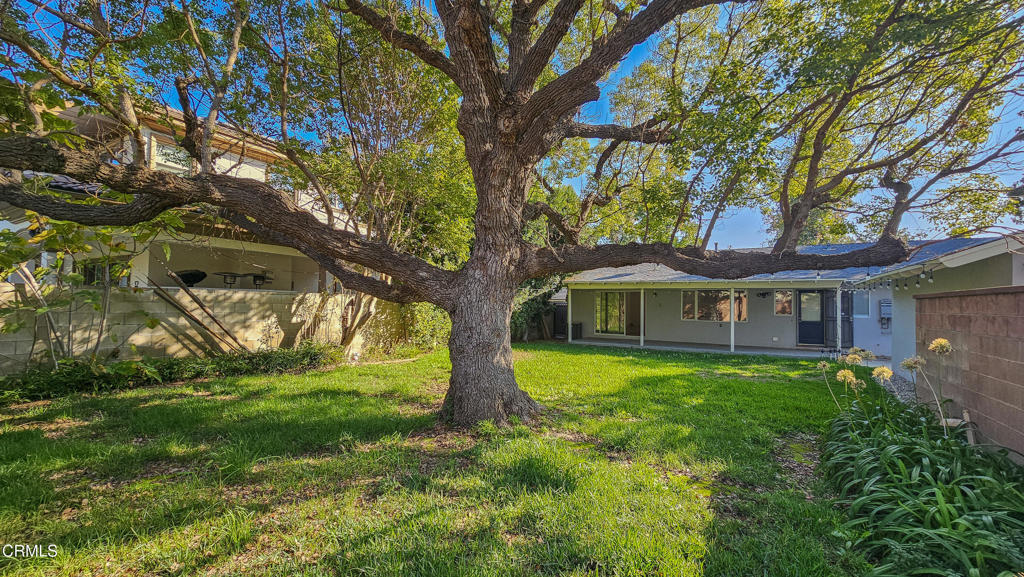 303 E Las Flores Avenue