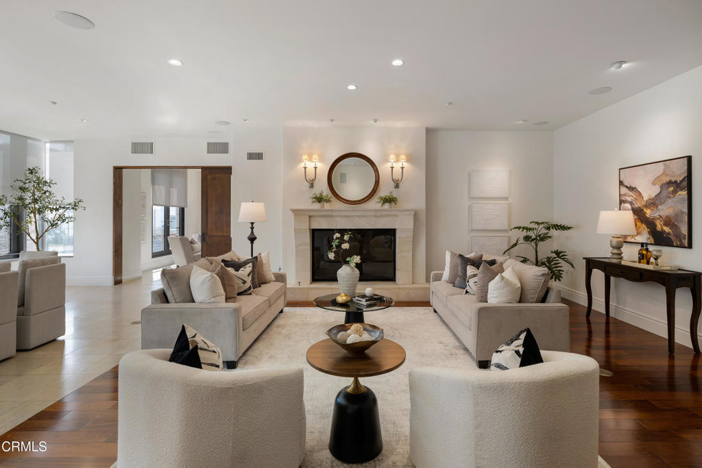 345 E Colorado Boulevard 302