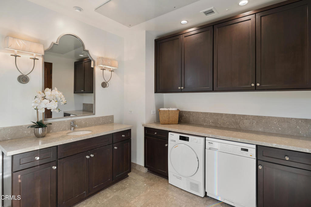 345 E Colorado Boulevard 302