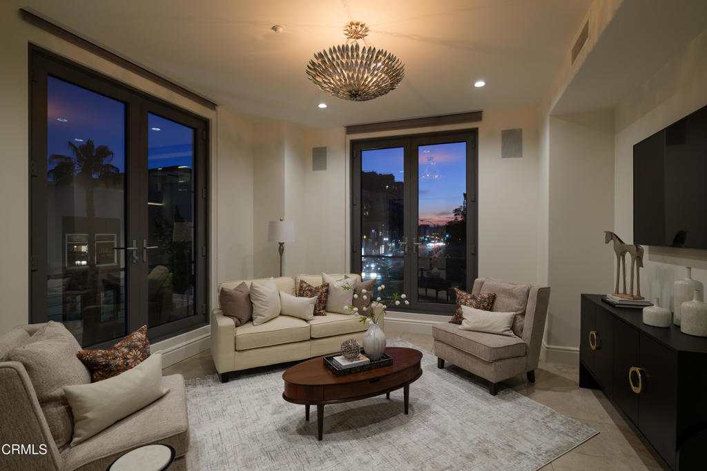 345 E Colorado Boulevard 302