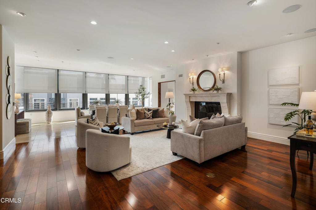 345 E Colorado Boulevard 302