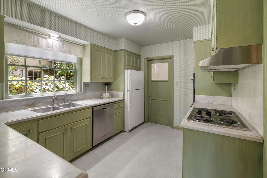 2225 El Molino Place