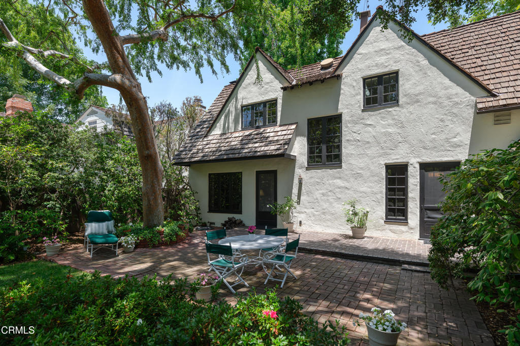 2225 El Molino Place