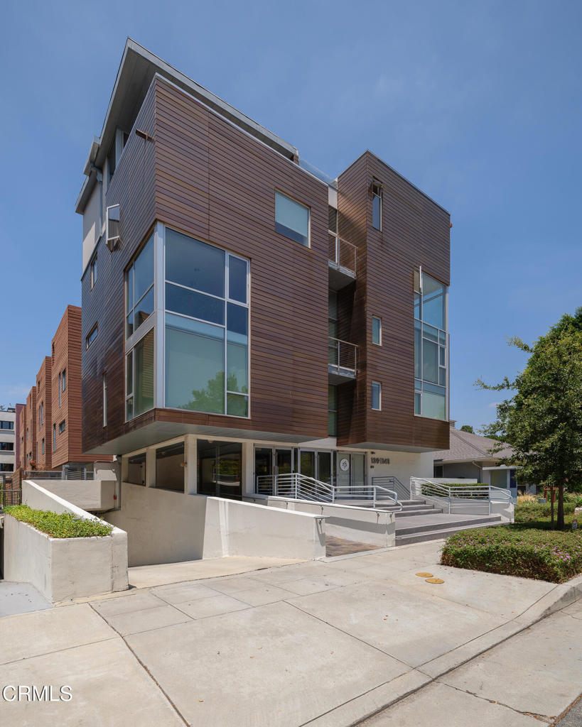 141 S Hudson Avenue 103