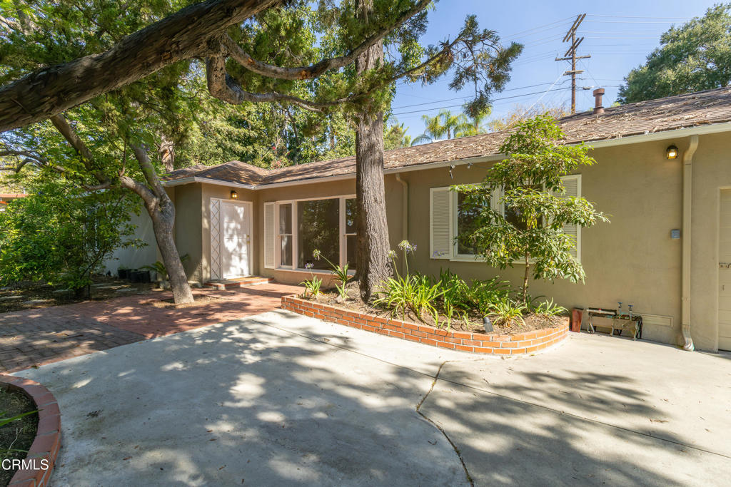 1425 Brixton Road