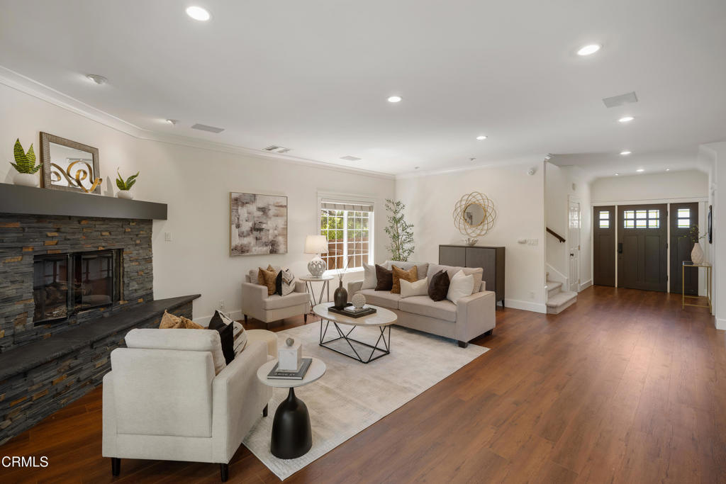 10128 Golden Oaks Avenue
