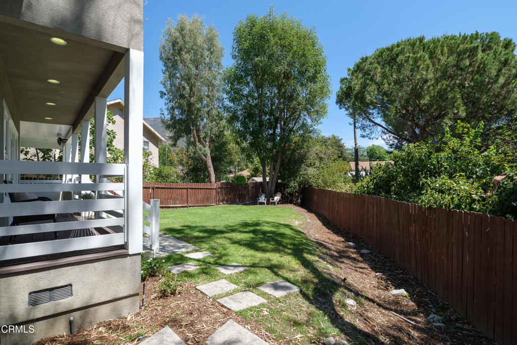 10128 Golden Oaks Avenue