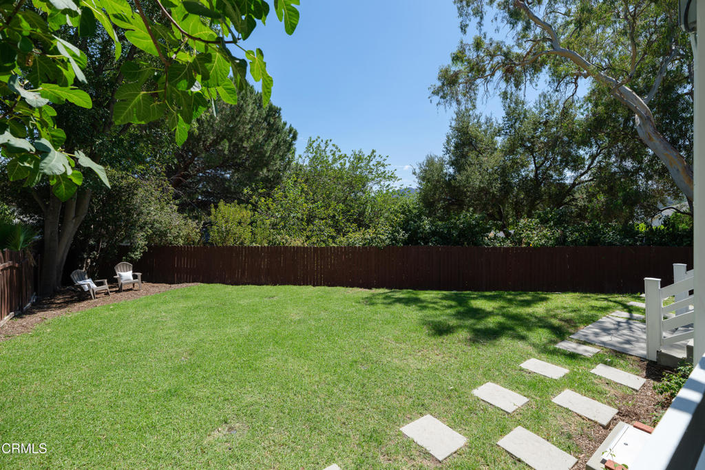 10128 Golden Oaks Avenue