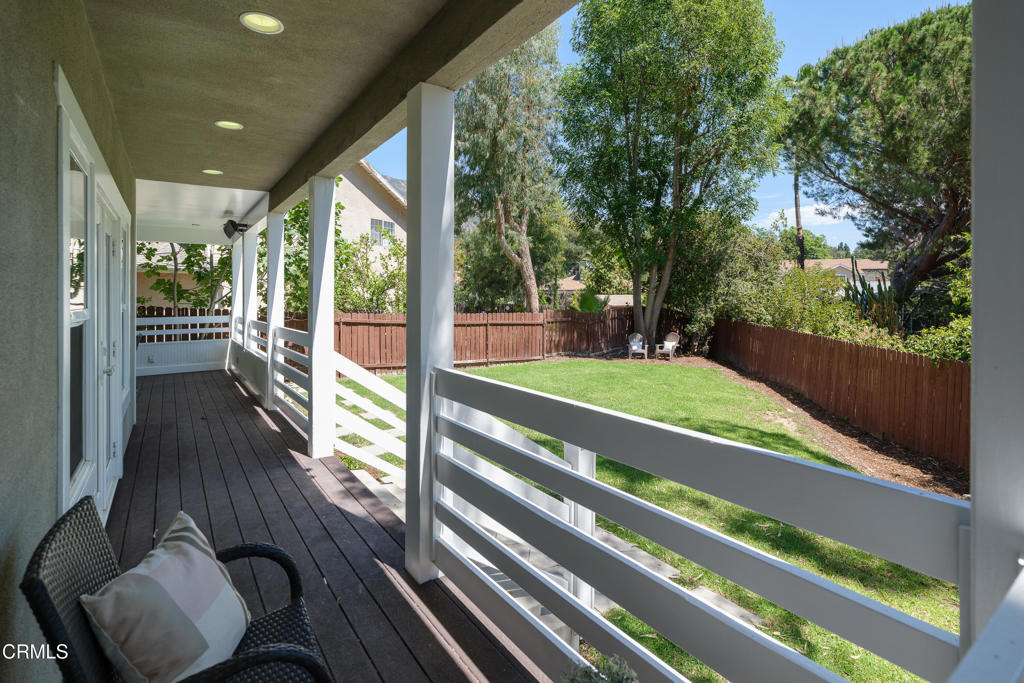 10128 Golden Oaks Avenue