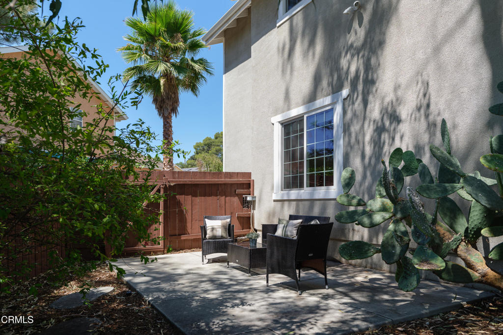 10128 Golden Oaks Avenue