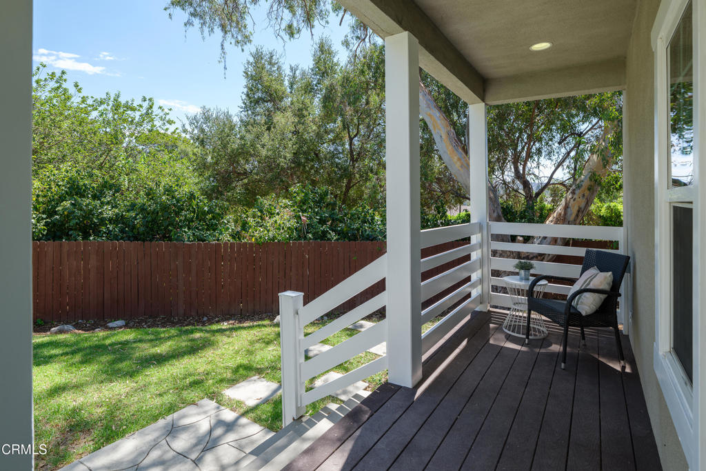 10128 Golden Oaks Avenue