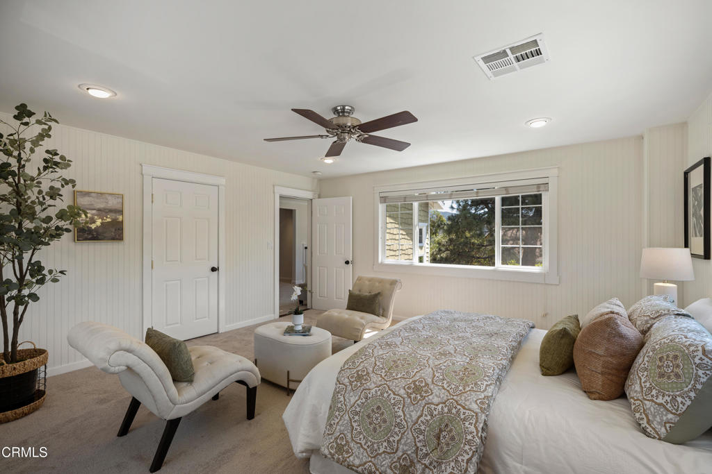 10128 Golden Oaks Avenue