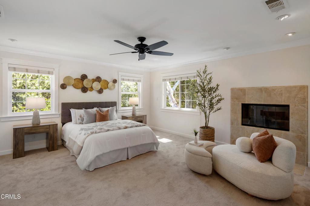 10128 Golden Oaks Avenue