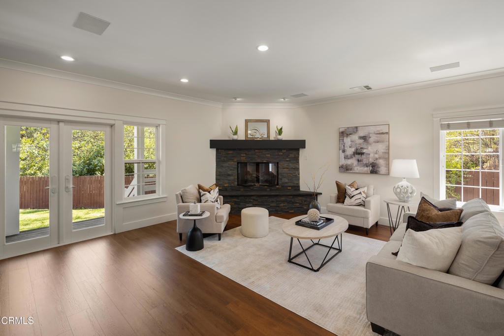 10128 Golden Oaks Avenue