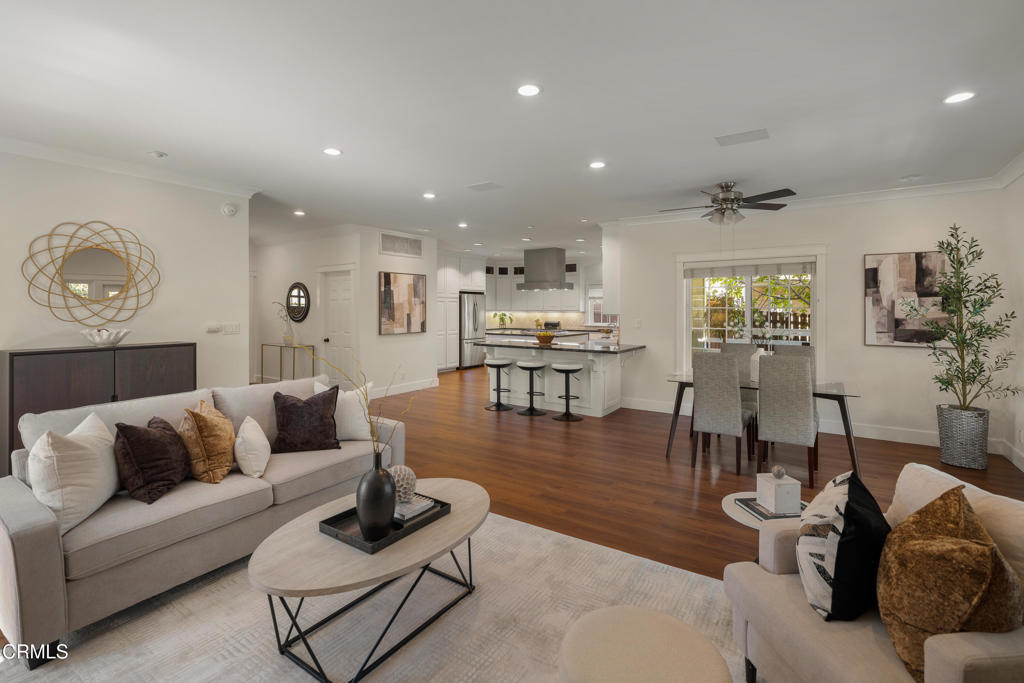 10128 Golden Oaks Avenue
