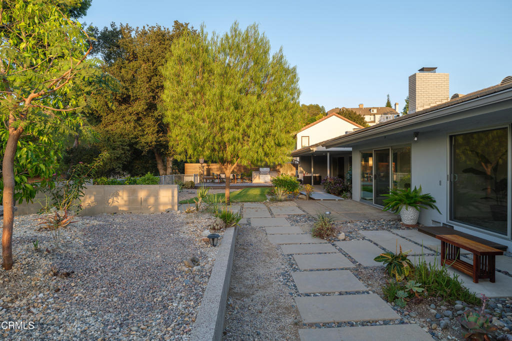 1283 Oakglen Avenue