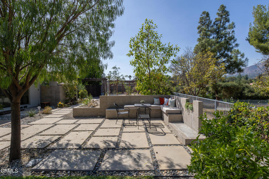 1283 Oakglen Avenue