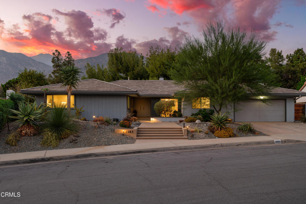 1283 Oakglen Avenue