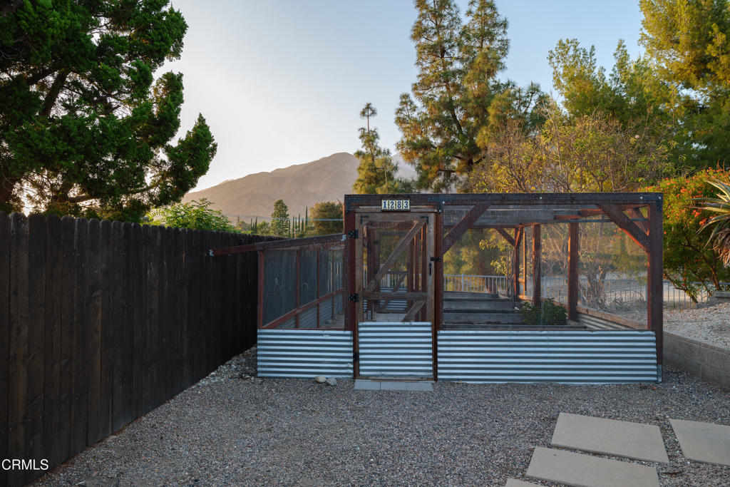 1283 Oakglen Avenue