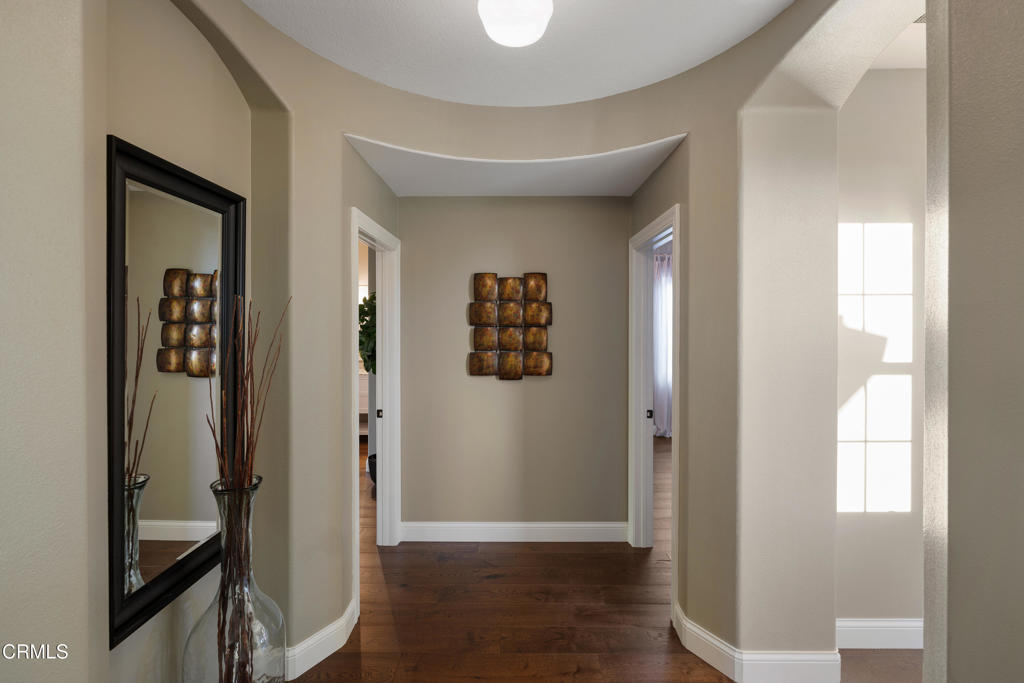 813 W Gabrielino Court
