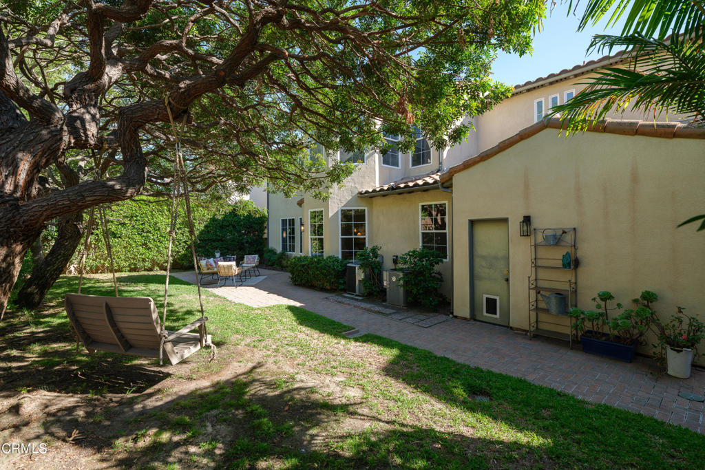 813 W Gabrielino Court