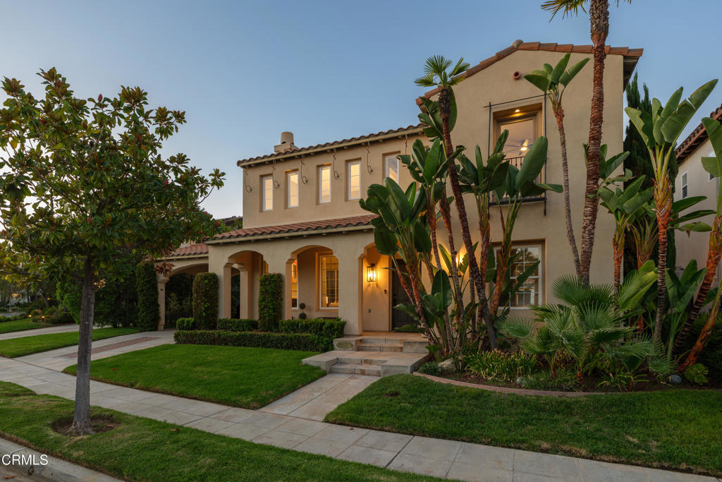 813 W Gabrielino Court