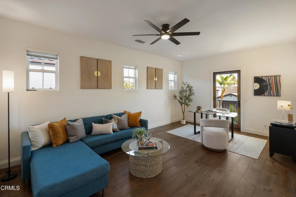 813 W Gabrielino Court