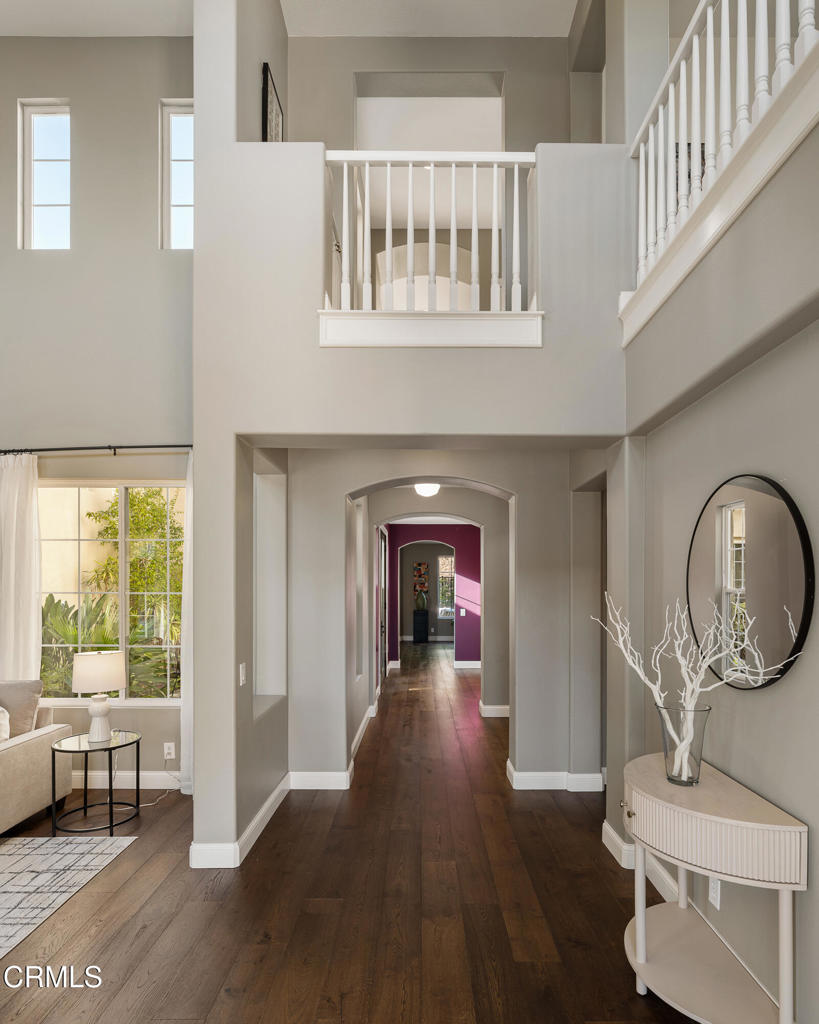 813 W Gabrielino Court