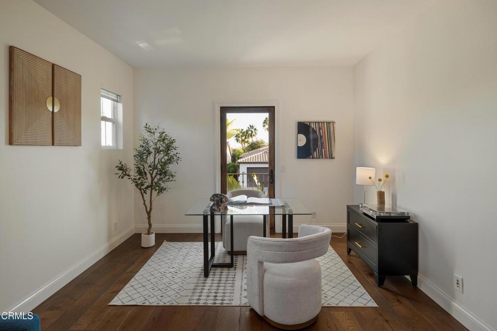 813 W Gabrielino Court