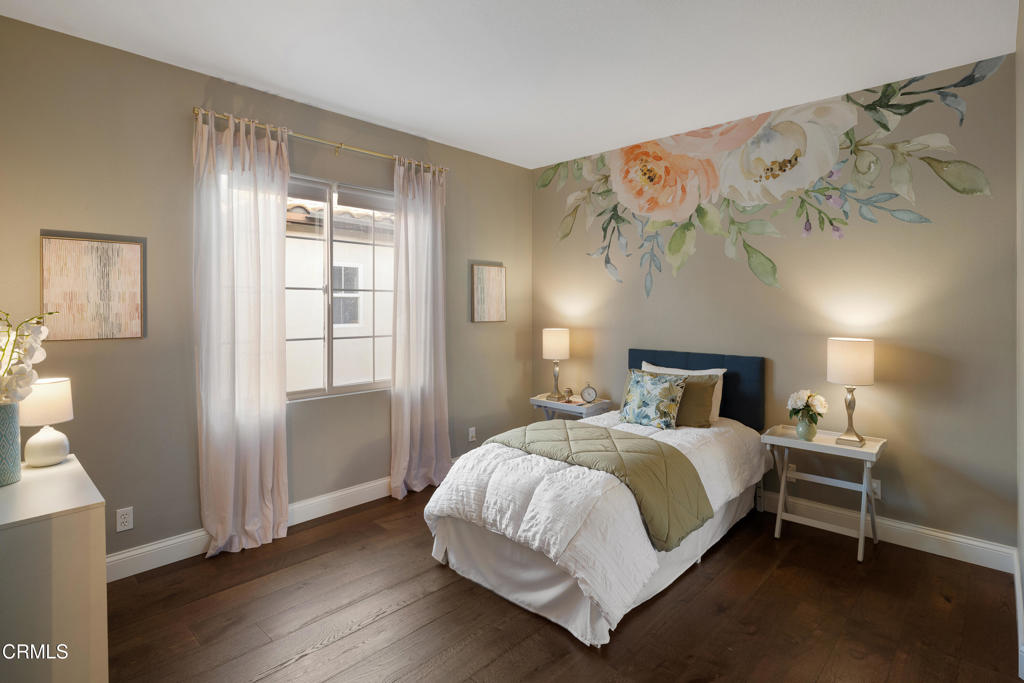 813 W Gabrielino Court