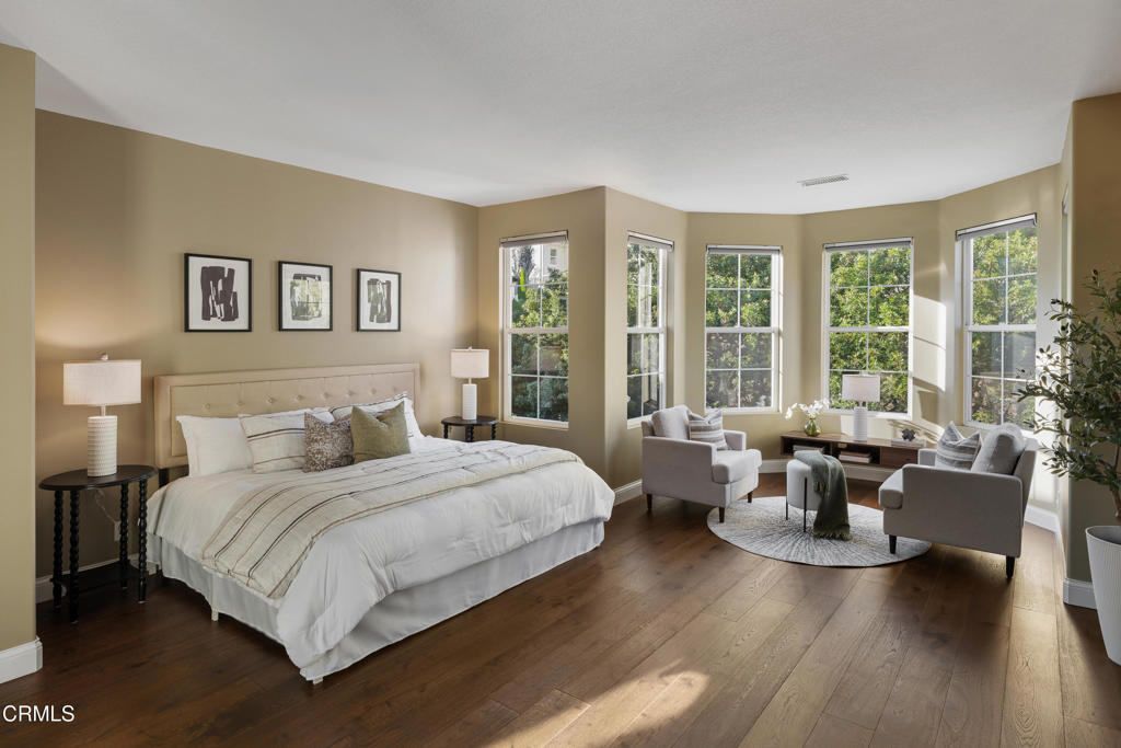 813 W Gabrielino Court