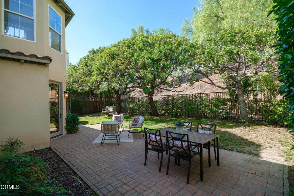 813 W Gabrielino Court