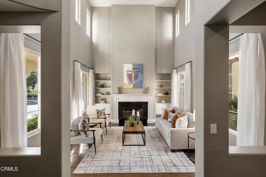 813 W Gabrielino Court